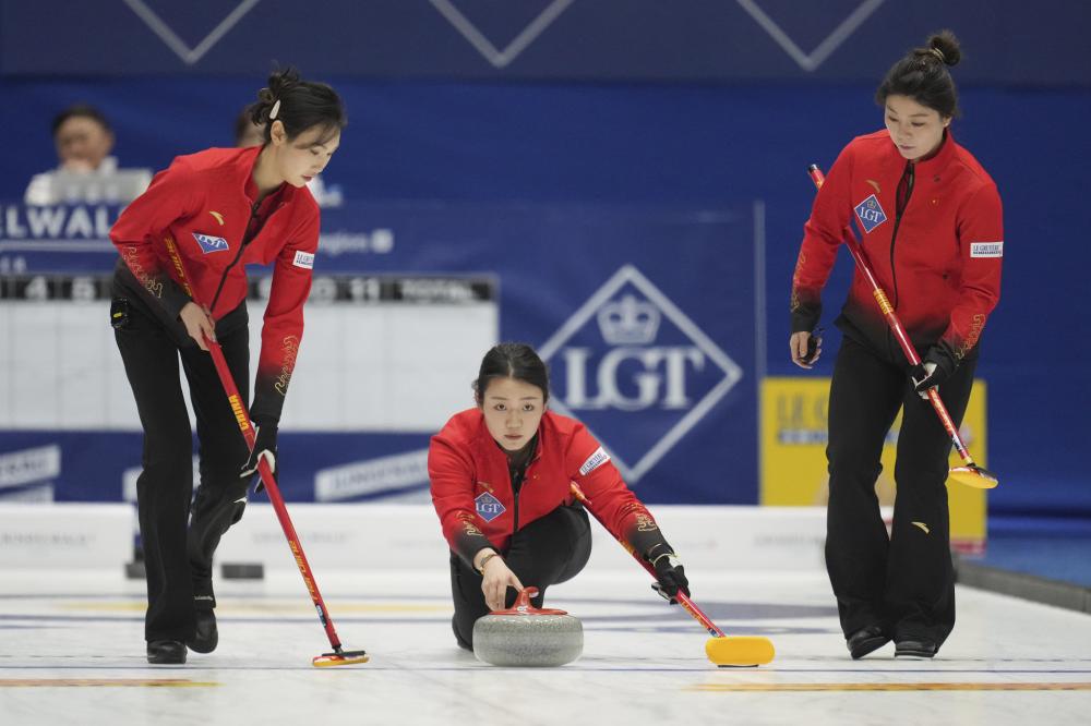 ATP总决赛第5日综述：阿卡3连胜锁定年终第一，德米纳尔赢球晋级